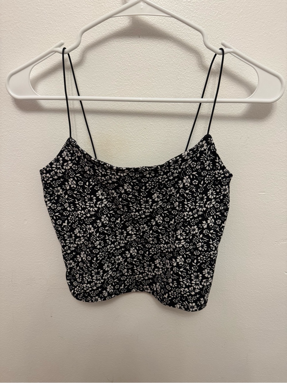 gaze Black and White Floral Spaghetti Strap Crop Top
